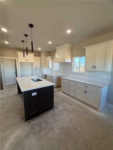 2100 Taylor Orchard Road, Gentry, AR 72734