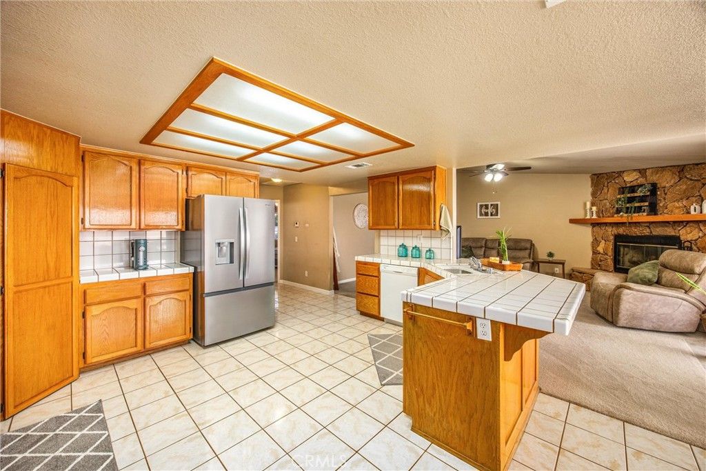 Image 13 of property listing at 14348 Northpark, Hesperia, CA 92345
