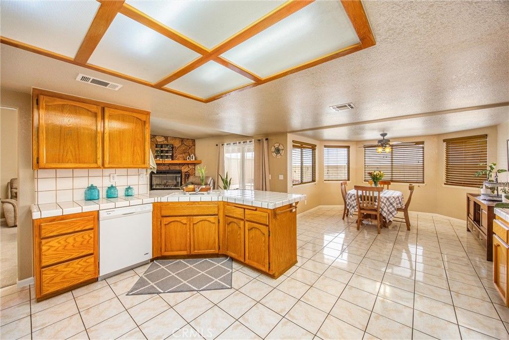 Image 15 of property listing at 14348 Northpark, Hesperia, CA 92345