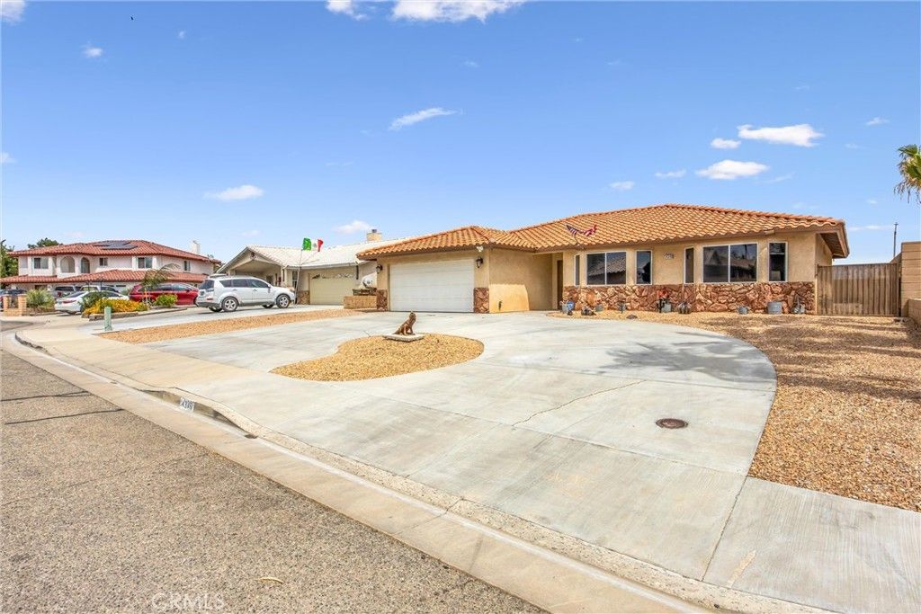 Image 3 of property listing at 14348 Northpark, Hesperia, CA 92345