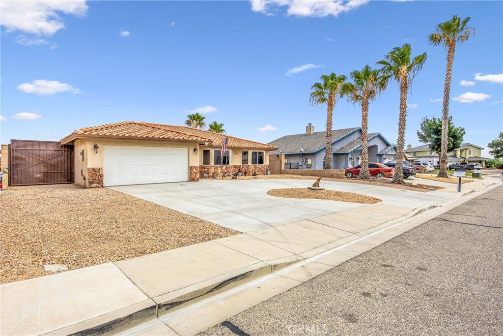 Image 5 of property listing at 14348 Northpark, Hesperia, CA 92345
