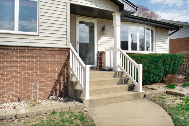 8147 Harrison Avenue, Munster, IN 46321