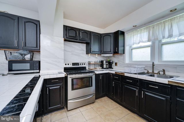 711 GREENWAY TC TER, Reading, PA 19607