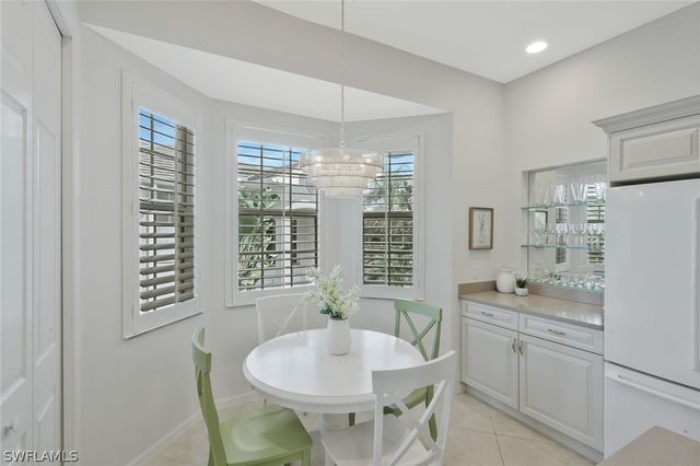 5095 Yacht Harbor DR 203, Naples, FL 34112