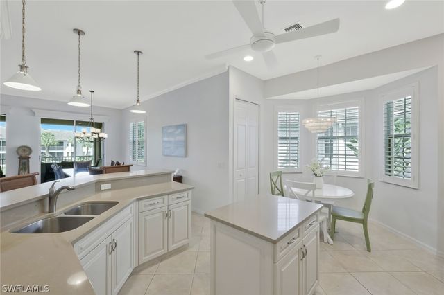 5095 Yacht Harbor DR 203, Naples, FL 34112