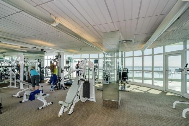 218 SE 14th Street 2004, Miami, FL 33131