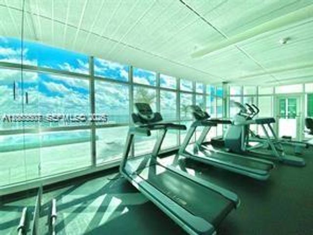 218 SE 14th Street 2004, Miami, FL 33131