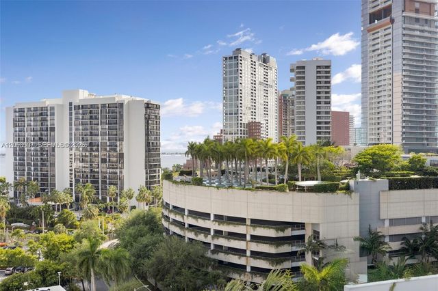 218 SE 14th Street 2004, Miami, FL 33131