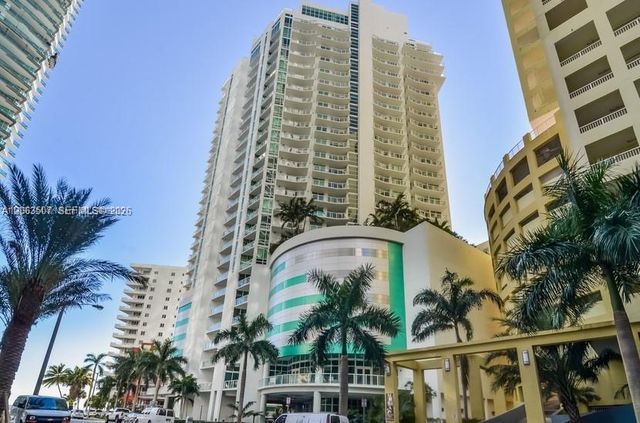 218 SE 14th Street 2004, Miami, FL 33131