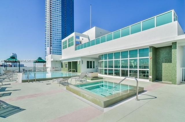 218 SE 14th Street 2004, Miami, FL 33131