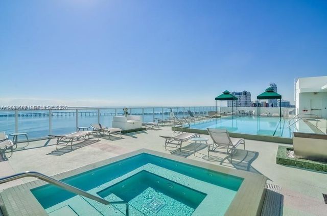 218 SE 14th Street 2004, Miami, FL 33131