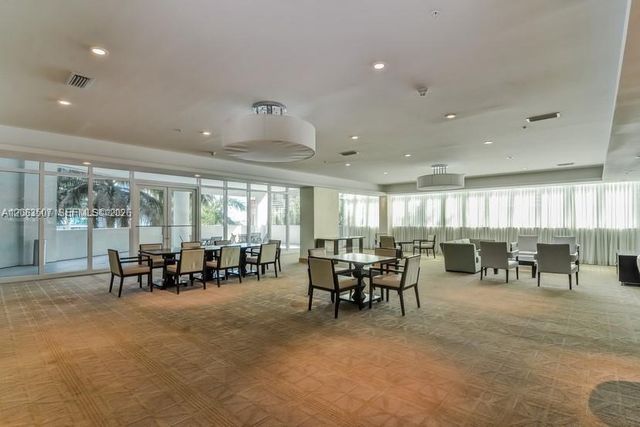 218 SE 14th Street 2004, Miami, FL 33131
