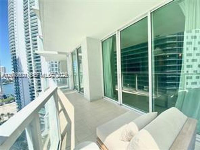 218 SE 14th Street 2004, Miami, FL 33131