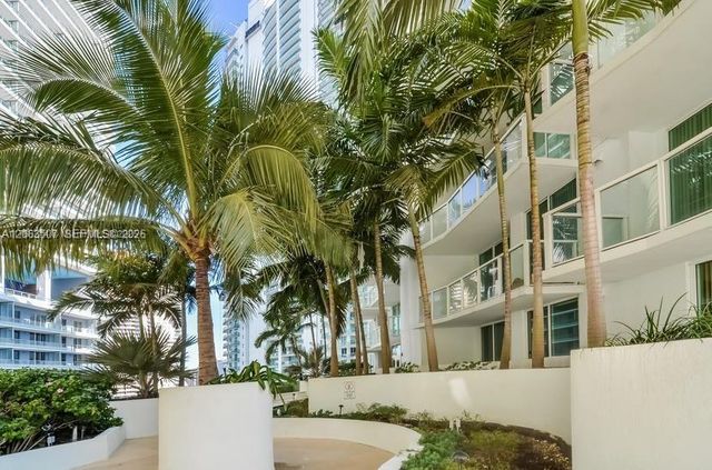 218 SE 14th Street 2004, Miami, FL 33131