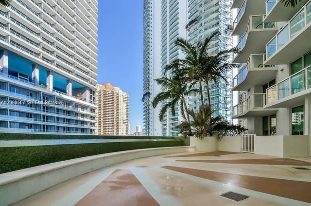 218 SE 14th Street 2004, Miami, FL 33131