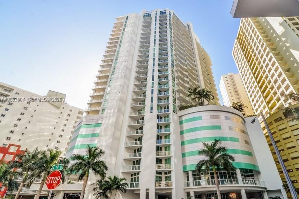 218 SE 14th Street 2004, Miami, FL 33131