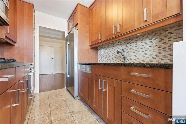 6600 Boulevard East 16B, West New York, NJ 07093