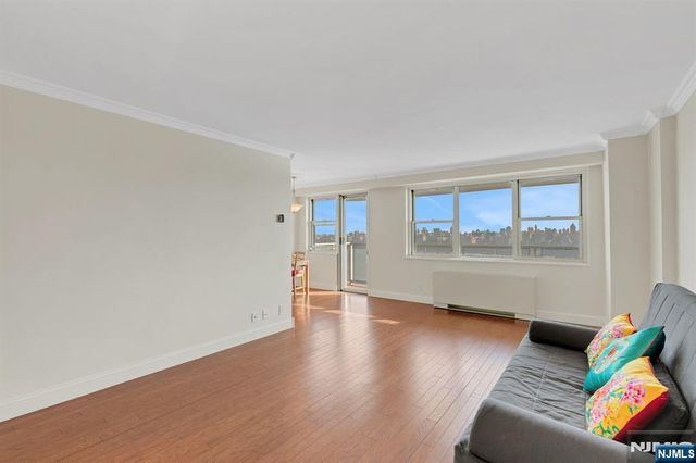 6600 Boulevard East 16B, West New York, NJ 07093