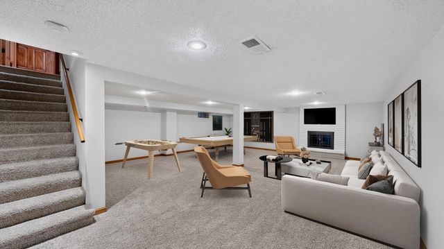 133 Craig Way NE, Fridley, MN 55432