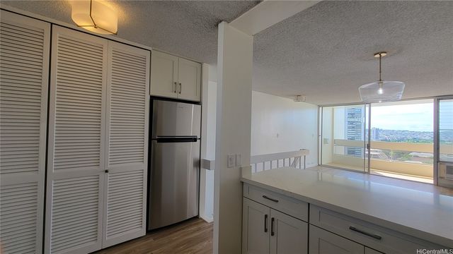 555 University Avenue 1903, Honolulu, HI 96826