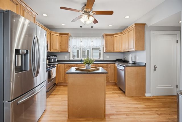 156 Farnsworth St, Chicopee, MA 01013