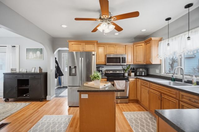 156 Farnsworth St, Chicopee, MA 01013