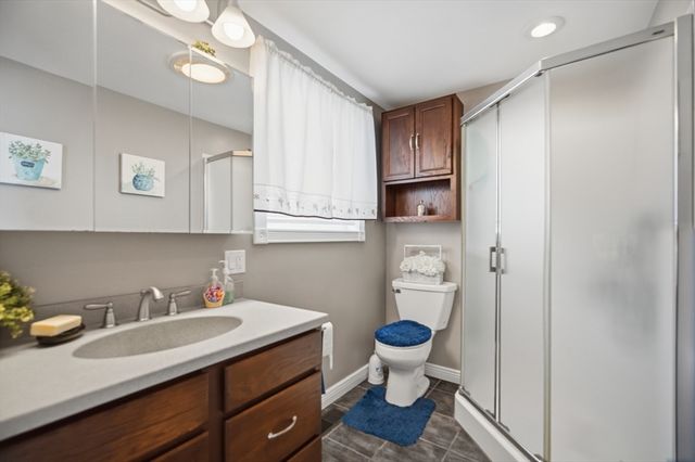 156 Farnsworth St, Chicopee, MA 01013