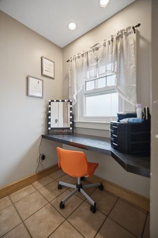 156 Farnsworth St, Chicopee, MA 01013