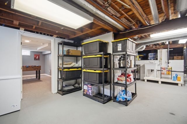 156 Farnsworth St, Chicopee, MA 01013