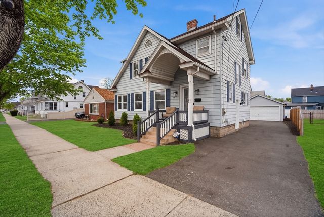 156 Farnsworth St, Chicopee, MA 01013