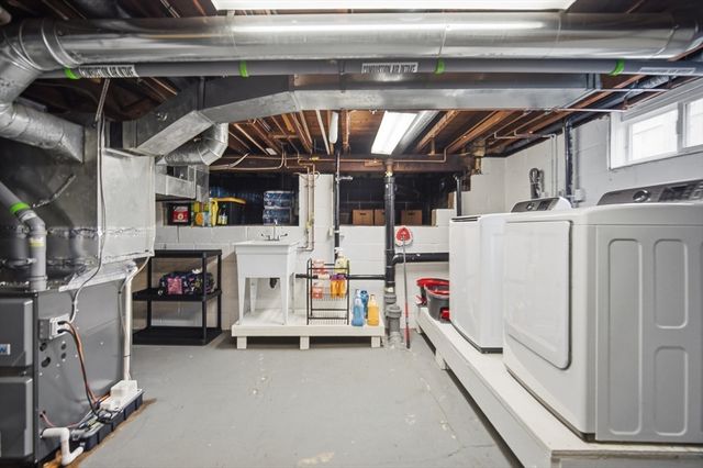 156 Farnsworth St, Chicopee, MA 01013