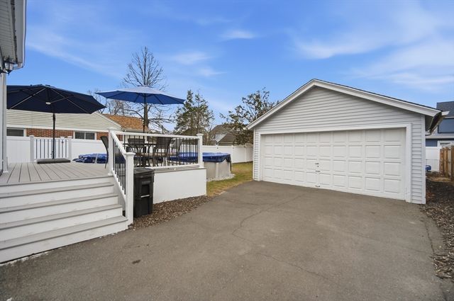 156 Farnsworth St, Chicopee, MA 01013