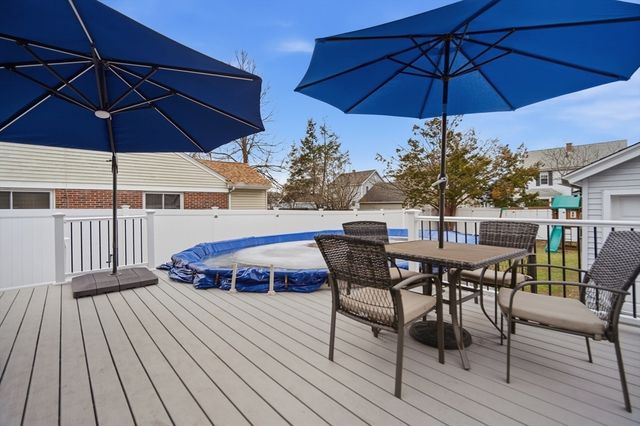 156 Farnsworth St, Chicopee, MA 01013