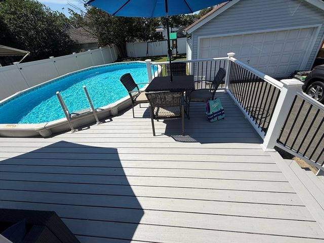 156 Farnsworth St, Chicopee, MA 01013