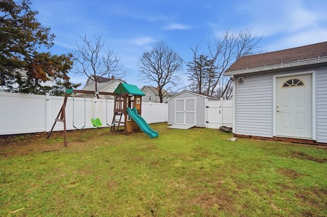 156 Farnsworth St, Chicopee, MA 01013