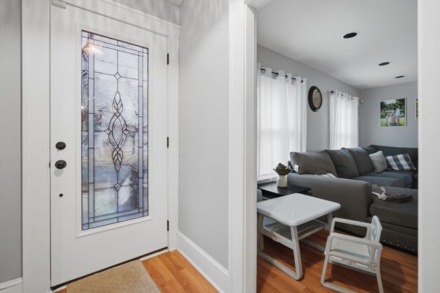 156 Farnsworth St, Chicopee, MA 01013