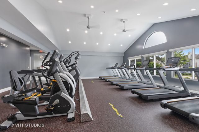 93 Kensington Circle 106, Wheaton, IL 60189