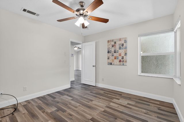 140 S Moccasin Trl Trail S, Jupiter, FL 33458