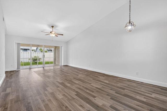140 S Moccasin Trl Trail S, Jupiter, FL 33458