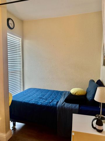 7166 N Fruit Avenue # 160, Fresno, CA 93711