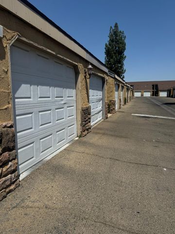 7166 N Fruit Avenue # 160, Fresno, CA 93711