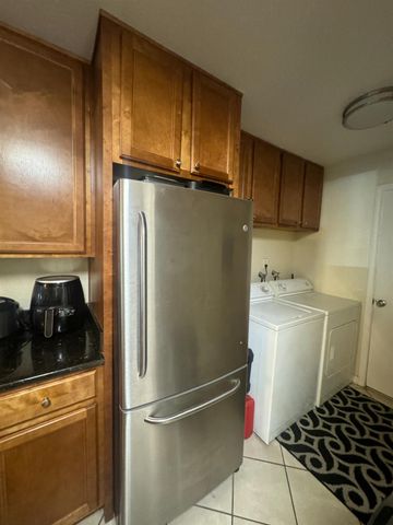 7166 N Fruit Avenue # 160, Fresno, CA 93711