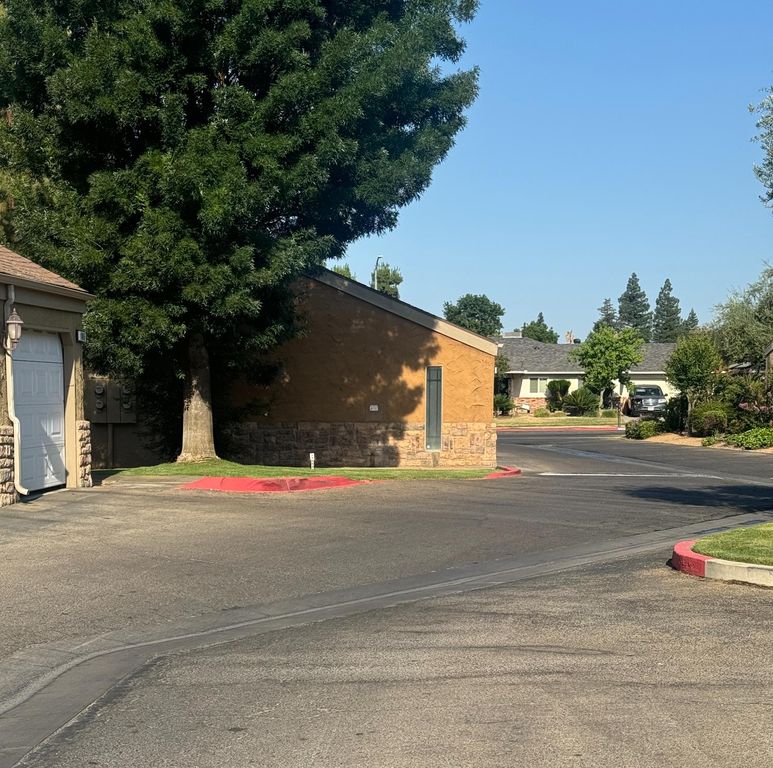 7166 N Fruit Avenue # 160, Fresno, CA 93711