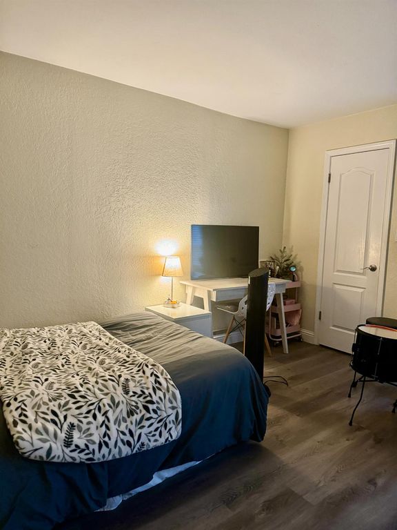 Image 10 of property listing at 7166 N Fruit Avenue # 160, Fresno, CA 93711