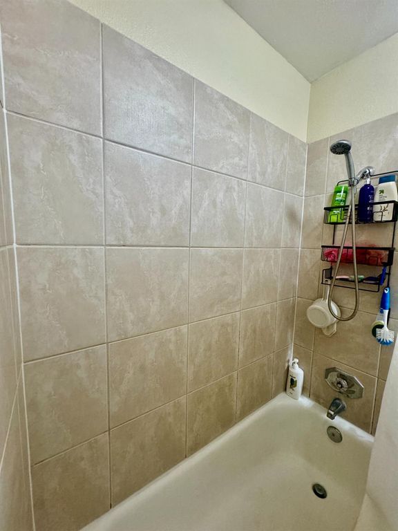 Image 14 of property listing at 7166 N Fruit Avenue # 160, Fresno, CA 93711