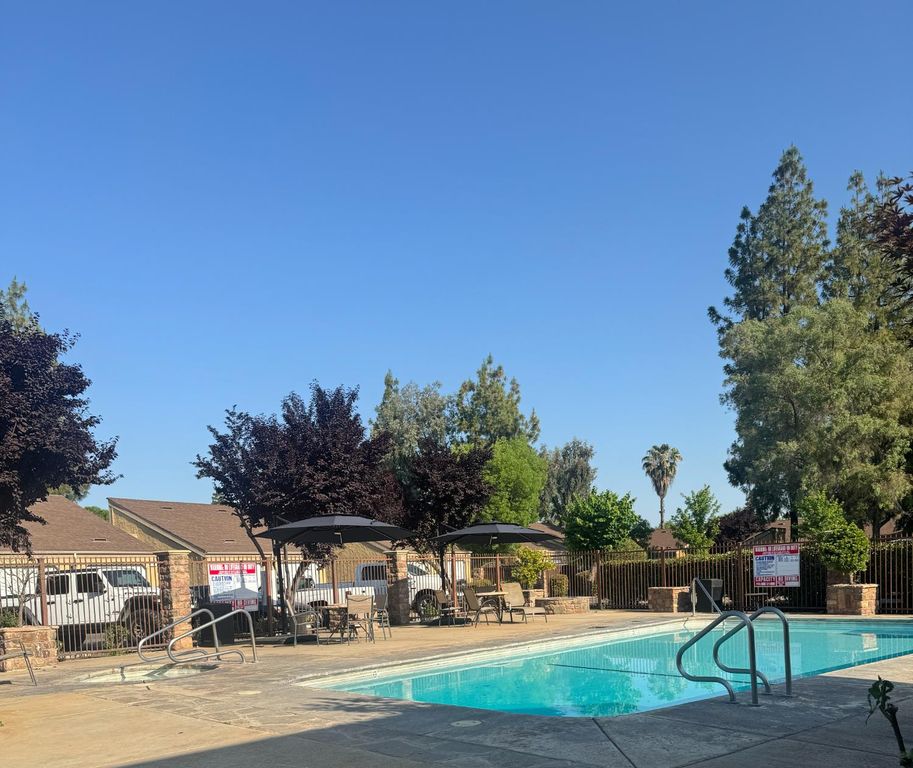 Image 16 of property listing at 7166 N Fruit Avenue # 160, Fresno, CA 93711