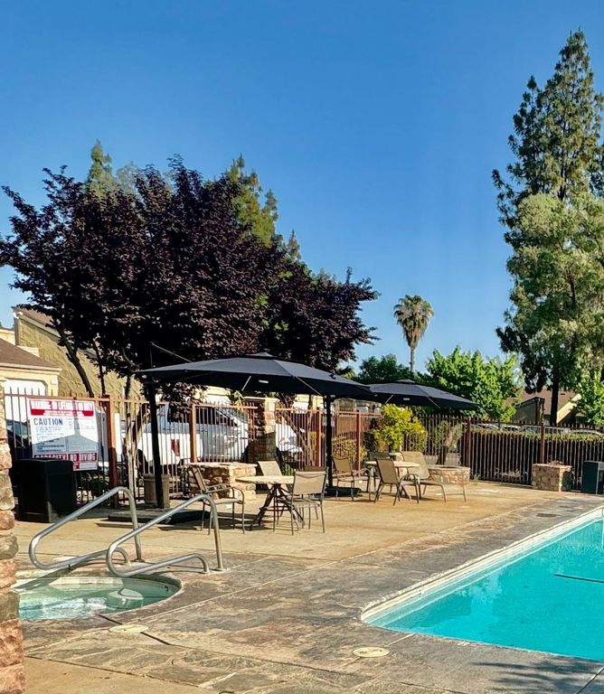 Image 18 of property listing at 7166 N Fruit Avenue # 160, Fresno, CA 93711