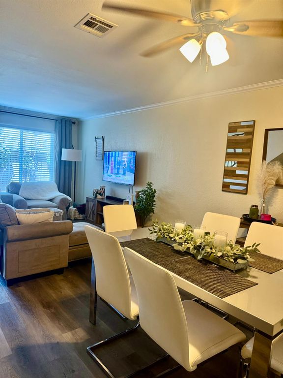 Image 3 of property listing at 7166 N Fruit Avenue # 160, Fresno, CA 93711