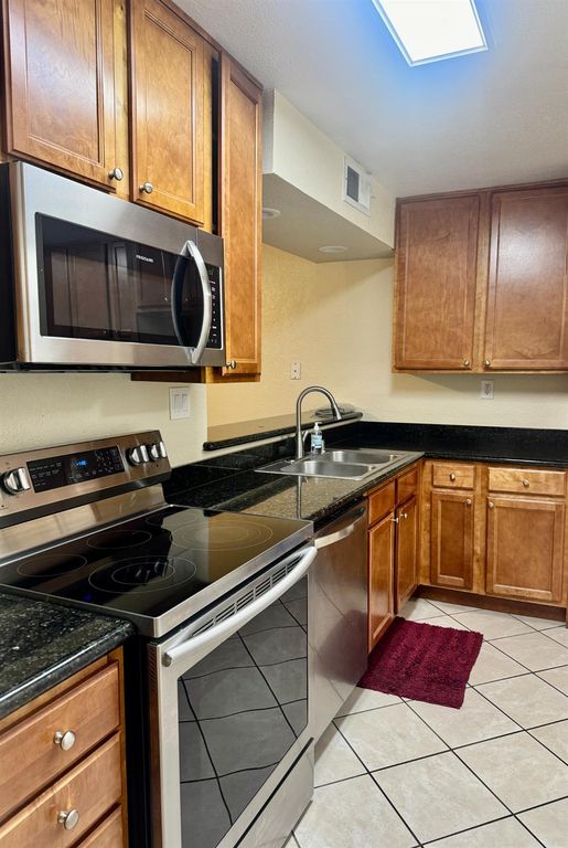 Image 5 of property listing at 7166 N Fruit Avenue # 160, Fresno, CA 93711