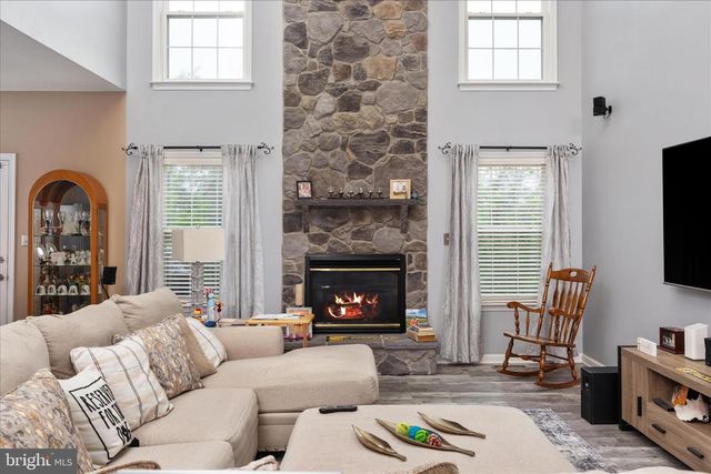 324 HOGAN DR, Martinsburg, WV 25405